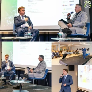 Kolaž fotografija prikazuje dvojicu muškaraca u odijelima kako raspravljaju na pozornici na konferenciji, jednog muškarca koji govori za govornicom i publiku koja sjedi u velikoj konferencijskoj dvorani.